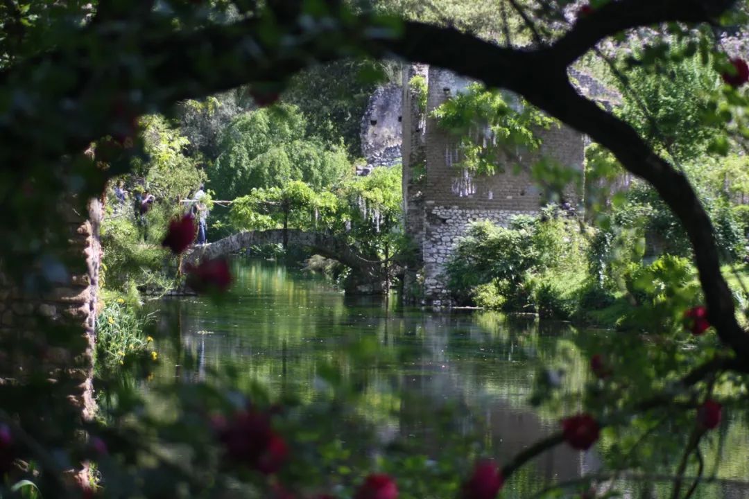 全世界最浪漫的花園！建在廢墟，美如天堂